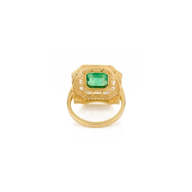 Green 14k Gold Contemporary Emerald Cushion Cocktail Ring Size 7 For Sale - Image 8 of 12