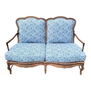 Michael Thomas French Provincial Blue and White Paisley Curved Back Rush Seat Settee Bench in the Style of Ralph Lauren