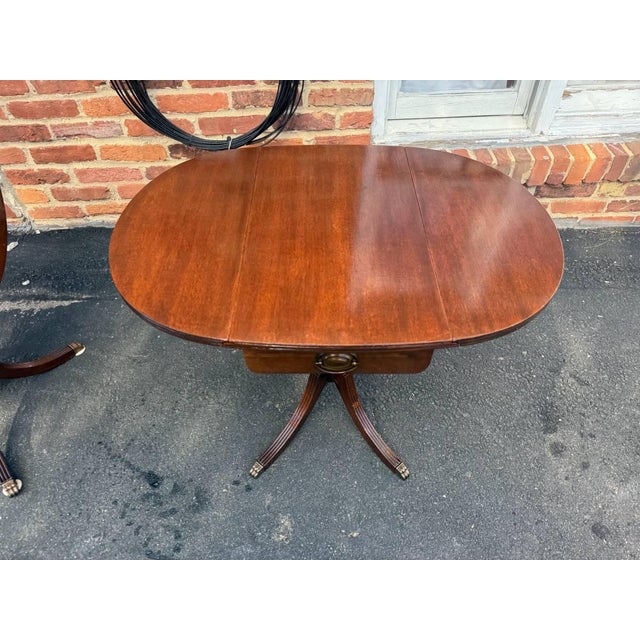 American Early 20th Century Pair of Antique Duncan Phyfe Style Mahogany Drop Leaf Side Tables For Sale - Image 3 of 16