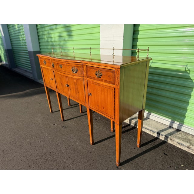 Traditional 1990S American of Martinsville Federal Style Sideboard / Server For Sale - Image 3 of 11
