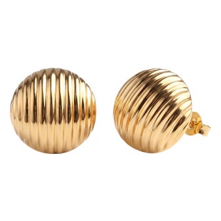18k Yellow Fluted Gold Lever Back Ear Clips 0.60 Inch by 0.50 Inch, Pair For Sale