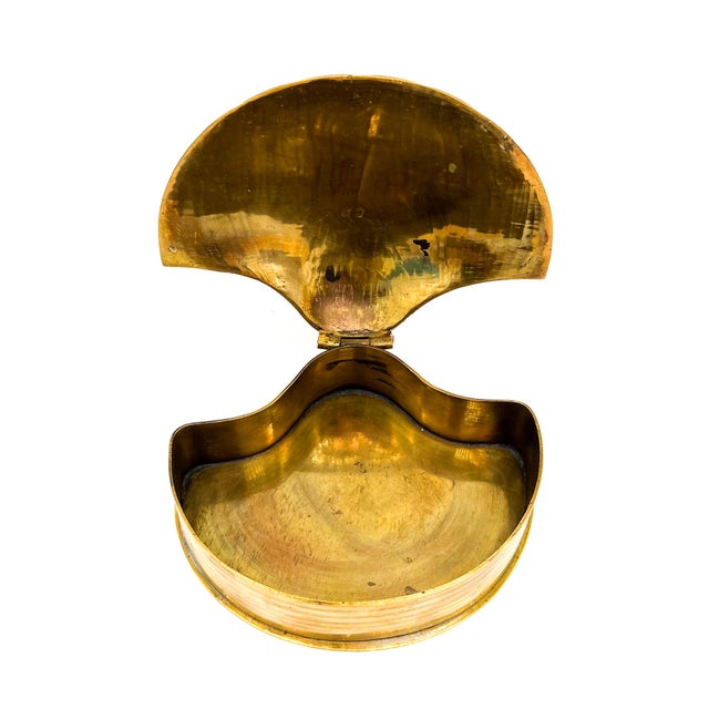 Metal Vintage Brass Scallop Shell Hinged Box — Coastal / Hollywood Regency / Nautical For Sale - Image 7 of 11