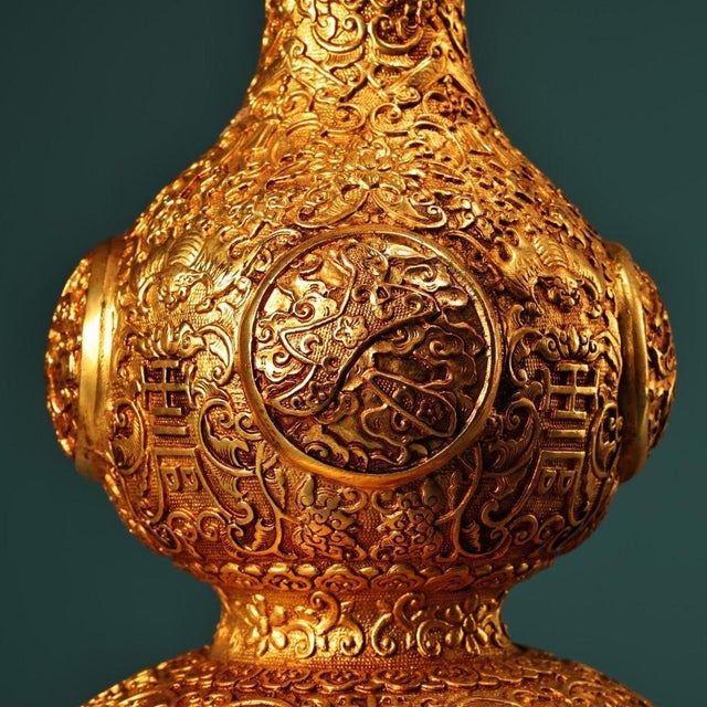 Ornate Vintage Gilt Bronze Double-Gourd Vase - High-Relief Chinoiserie Vessel For Sale - Image 10 of 10