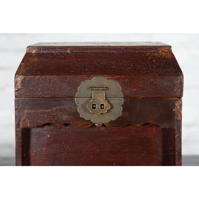 Early 20th Century Chinese Scalloped Décor Document Box with Removable Panel For Sale - Image 10 of 13