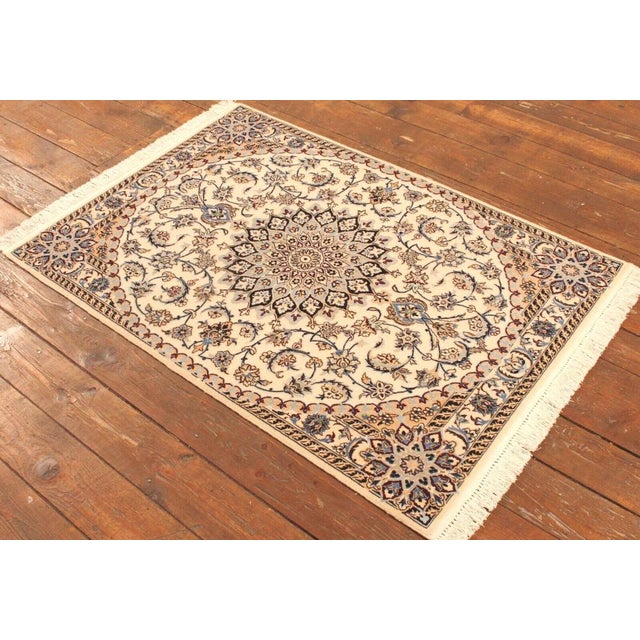 Middle Eastern Rug in Wool For Sale - Image 4 of 10