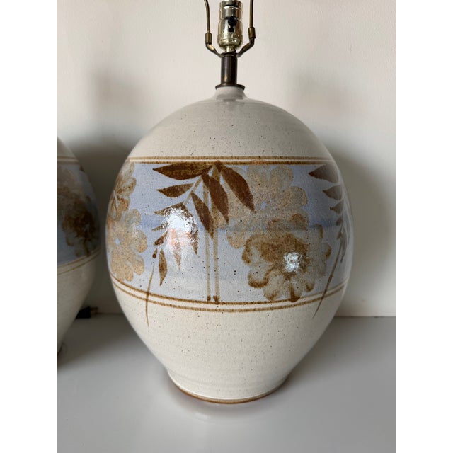 Mid-Century Modern Pair of Vintage Mid-Century California Studio Pottery Stoneware Table Lamps With Hand-Painted Floral Motif For Sale - Image 3 of 12