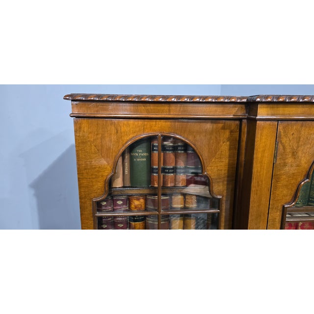 1910s Queen Anne Walnut Adjustable Library Bookcase, 1910 For Sale - Image 5 of 12