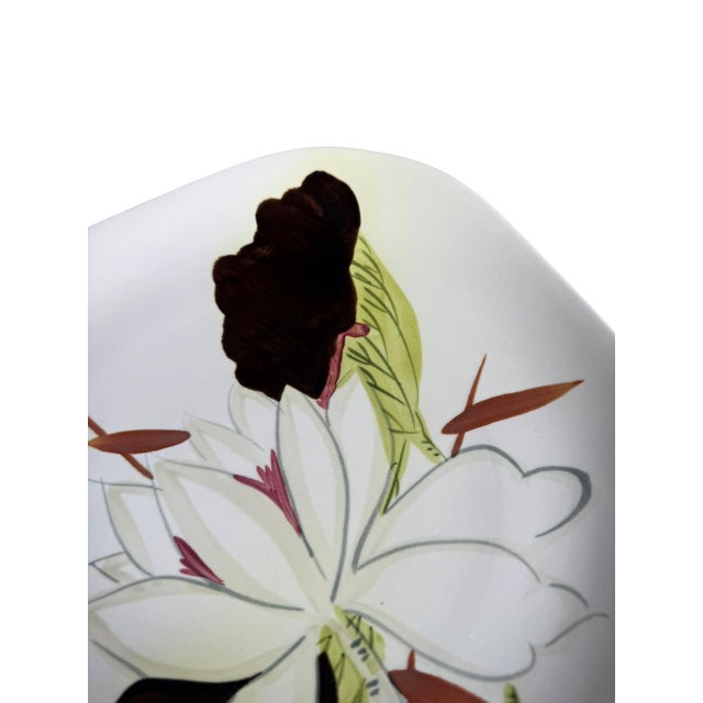 1950's Red Wing Pottery Lotus Pattern Square Dinner Plates Saucers Cup Set of 7 For Sale - Image 6 of 9