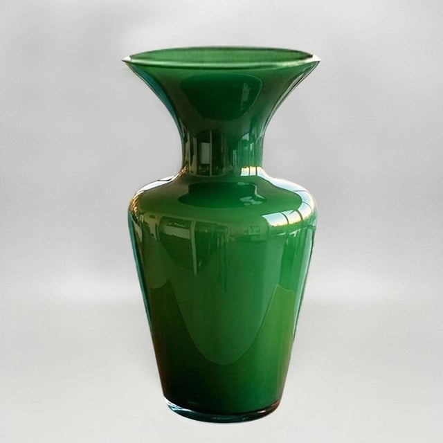 Mid-Century Modern Italian Emerald Green Murano Glass Vase from Maestro Del Vetro, 1970s For Sale - Image 3 of 7