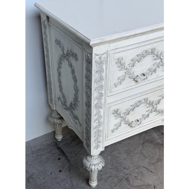 Italian Hand-Carved Tuscan Chest with Laurel Garlands in Antiqued Silver Leaf For Sale - Image 12 of 18