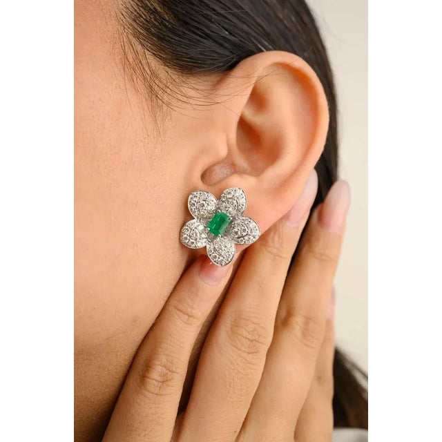 Floral Vivid 1.22ct Emerald Art Deco Earrings With Diamond Accents in 14k Gold- A Pair For Sale - Image 4 of 10