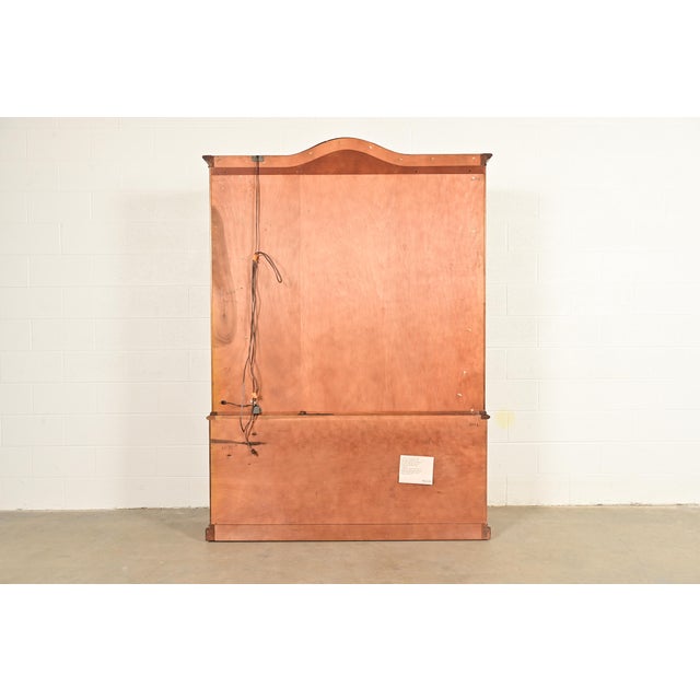 Henredon French Provincial Louis XV Carved Walnut Lighted Breakfront Bookcase Cabinet, Circa 1970s For Sale - Image 16 of 17