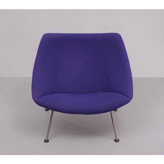 Artifort "Oyster" easy chair .New Upholstery in bright Blue Purple fabric ,early version .1960s Design by Pierre Paulin....