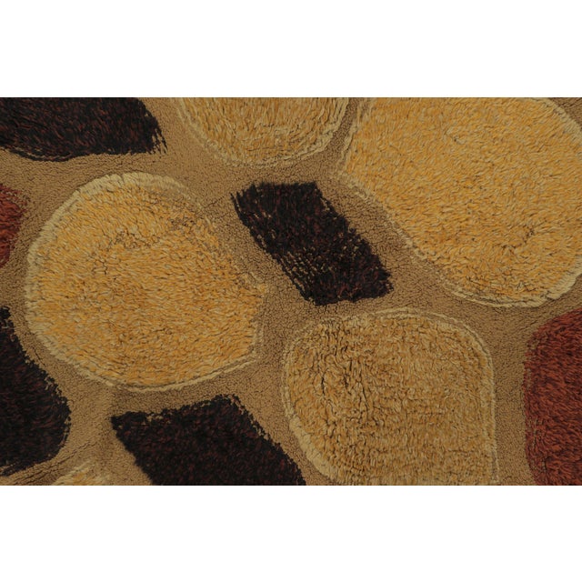 Mid-Century Modern Vintage Circle Rug With Gold and Brown Geometric Patterns - Rug & Kilim For Sale - Image 3 of 8