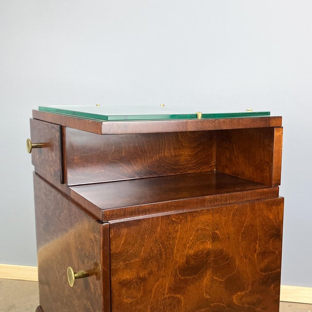Art Deco Bedside Tables in Burl Wood with Glass Top, 1930s, Set of 2 For Sale - Image 3 of 18