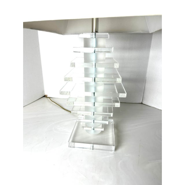 Mid-Century Modern Mid Century Modern Lucite Table Lamp For Sale - Image 3 of 8