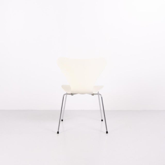 1980s Series 7 Chairs in White Lacquered Veneer with Chrome Frame by Arne Jacobsen for Fritz Hansen, 1988, Set of 6 For Sale - Image 5 of 13