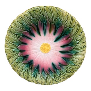 French Majolica Daisy Plate Orchies, Circa 1890 For Sale