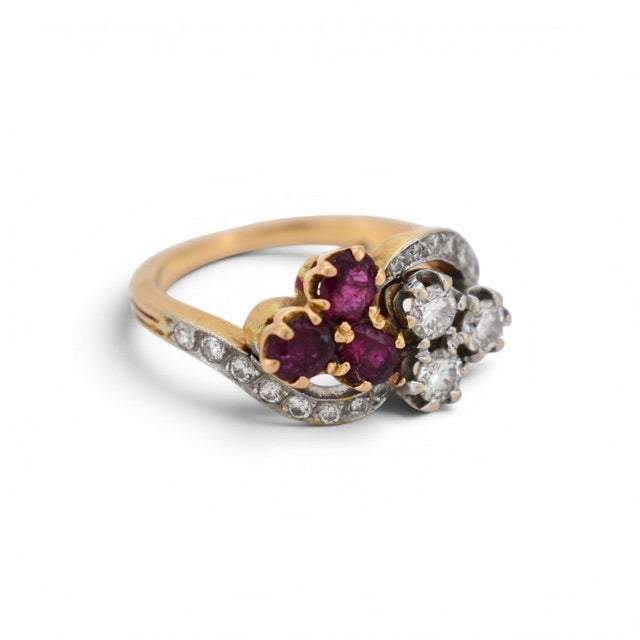Traditional Antique Belle Époque Ruby and Diamond Clover "Toi Et Moi" Ring, Size 7.5 For Sale - Image 3 of 6