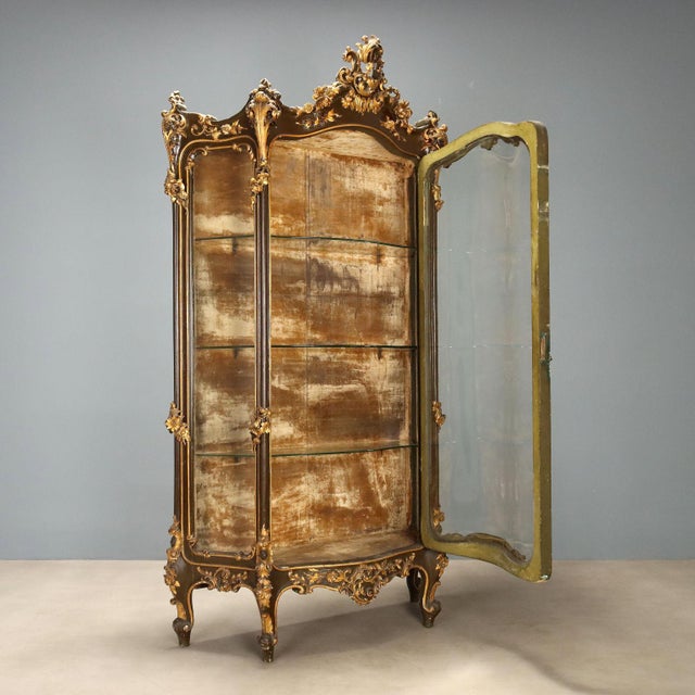 Italian Baroque Showcase in Carved Wood For Sale - Image 3 of 13