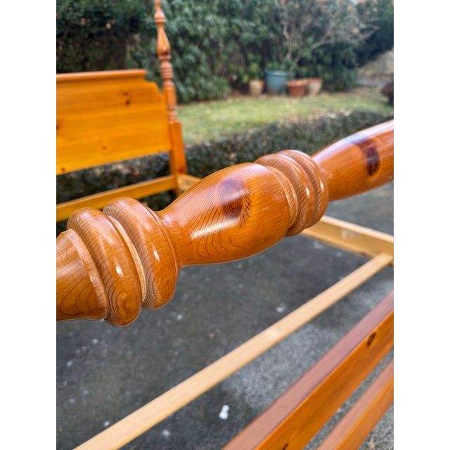 Vintage Bassett Carved Pineapple Four Poster Pine Bed - Queen Size For Sale - Image 9 of 12