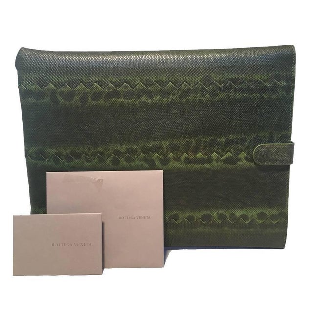 NWOT Bottega Veneta green lizard ipad case in excellent condition. Green lizard leather exterior with padded lining and...