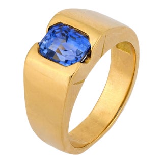 Vintage 3.00 Carat Emerald Cut Sapphire 18k Yellow Gold Ring, Size 10 For Sale