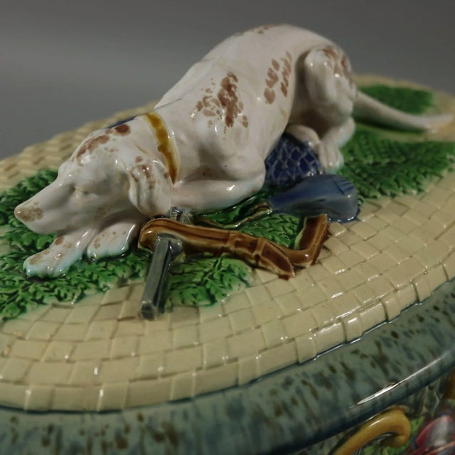 Festive Victorian Minton Majolica Game Pie Dish With Gun Dog For Sale - Image 10 of 12