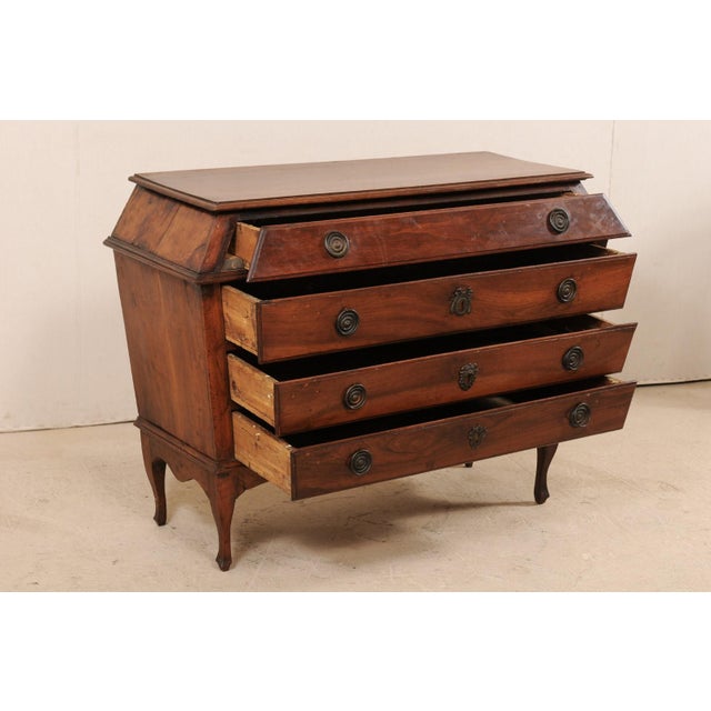 Late 18th Century Italian Walnut Wood Commode For Sale In Atlanta - Image 6 of 12