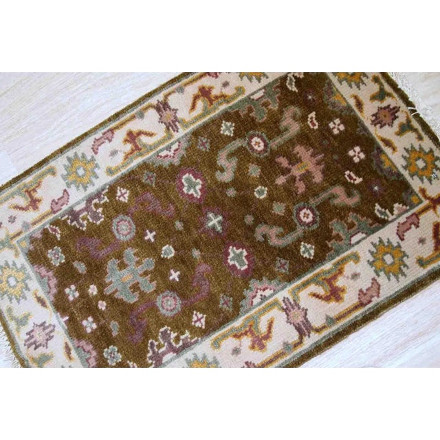 Traditional 1980s Vintage Handmade Indo-Mahal Rug For Sale - Image 3 of 6