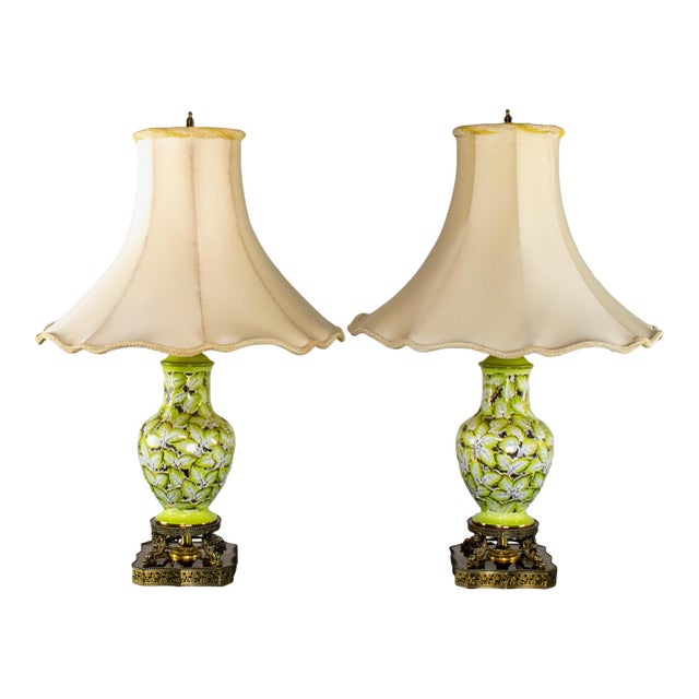 Mid-20th Century Italian Pair of Pierced Majolica Lamps Urn Shaped W/Filigree Bases by Cantagalli Pottery For Sale