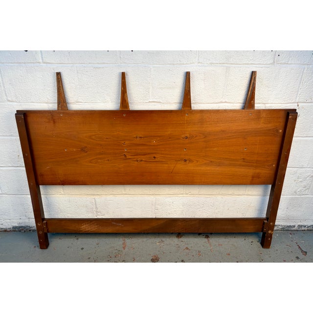 Mid-Century Modern Queen-Sized Sculptural Headboard in Walnut For Sale In New York - Image 6 of 14