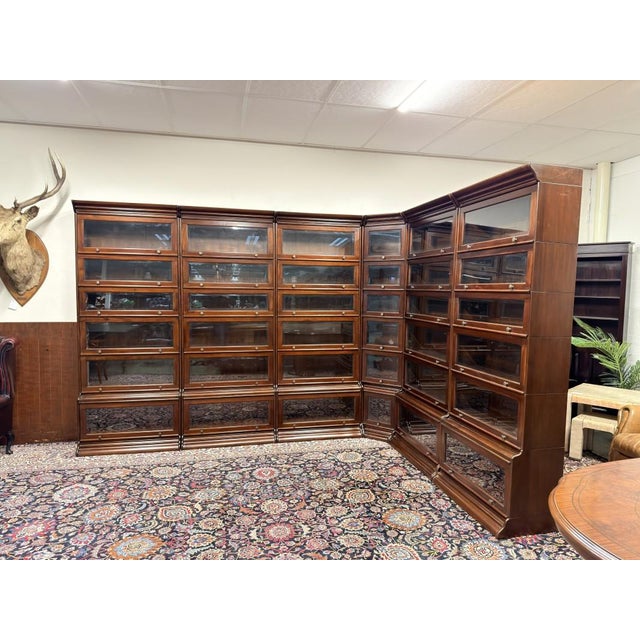 English Corner Bookcase from Globe Wernicke, in Flawless conditions. Designed 1920 to 1949