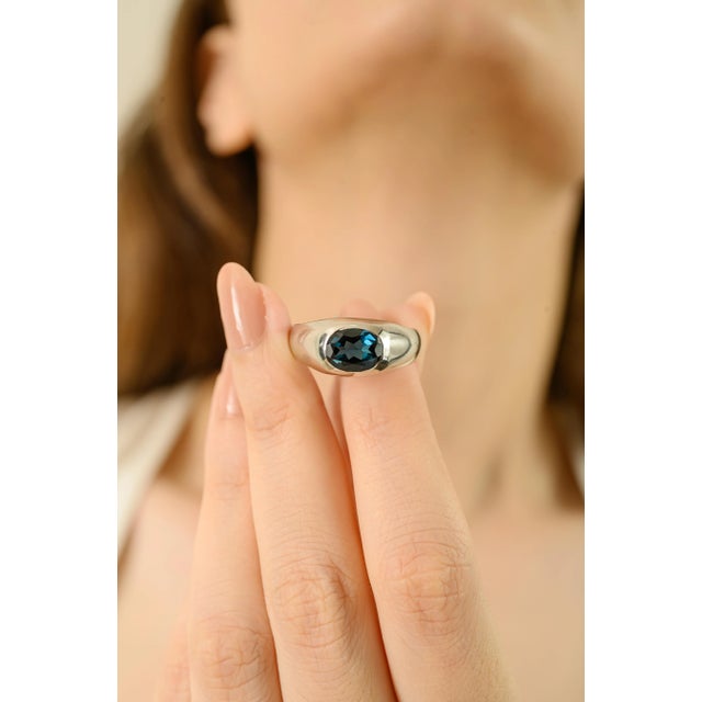 Silver Signet Ring With Blue Sapphire East-West Gypsy Set Gemstone Size 7.5 For Sale - Image 8 of 12
