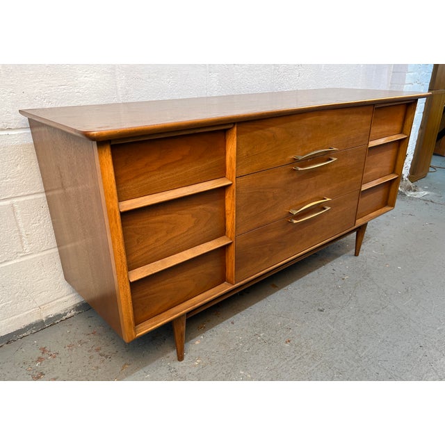 Mid-Century Modern Kent Coffey Mid-Century "Eloquence" Walnut Dresser For Sale - Image 3 of 18