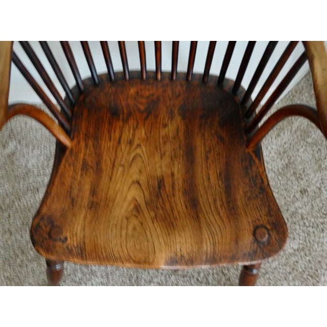 Fine quality antique English hand crafted Sack-back Windsor chair. It has a comfortable saddle seat, traditional 'H'...