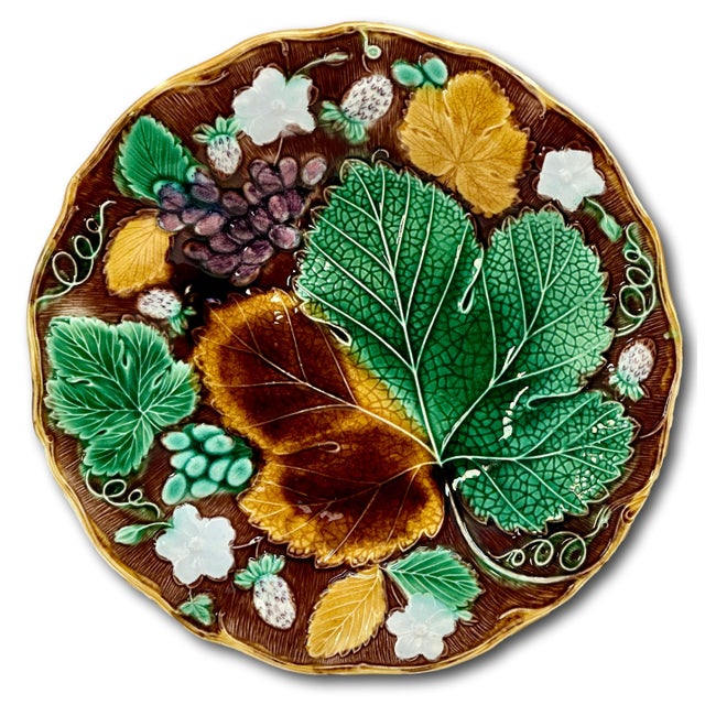 Bottle Green Set of 6 Antique Victorian Wedgwood Vine & Strawberry Majolica Plates With Wall Hanger Brackets Late 19th Century For Sale - Image 8 of 18