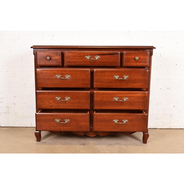 Late 20th Century Thomasville French Provincial Louis XV Carved Cherry Wood Chest of Drawers For Sale - Image 5 of 16