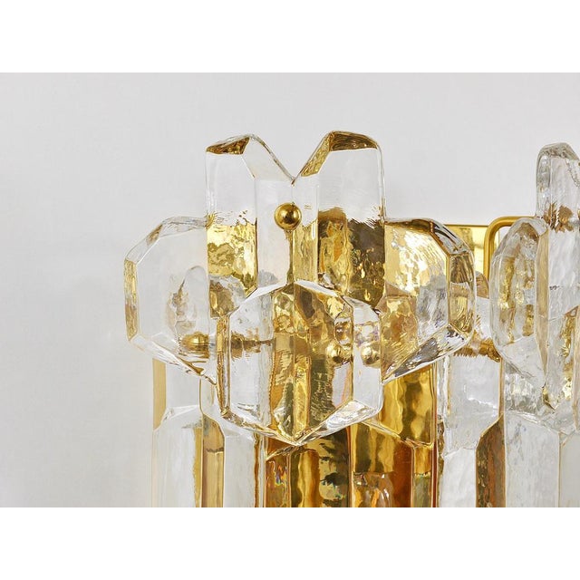 1970s Mid-Century Gilt Brass and Crystal Icicle Glass Scone attributed to J. T. Kalmar for Kalmar, 1970s For Sale - Image 5 of 18