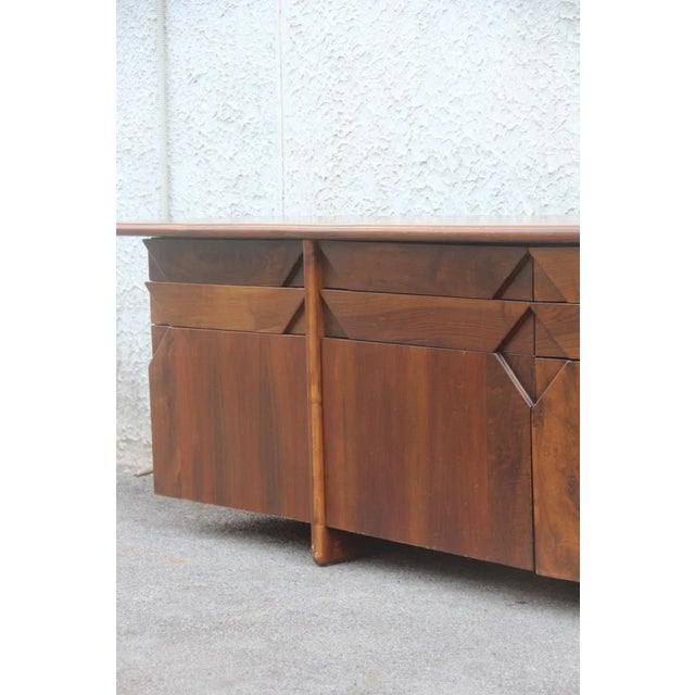 1960s Mid-Century Walnut Sideboard by Ammanati & Vitelli for Catalano, 1960s For Sale - Image 5 of 17