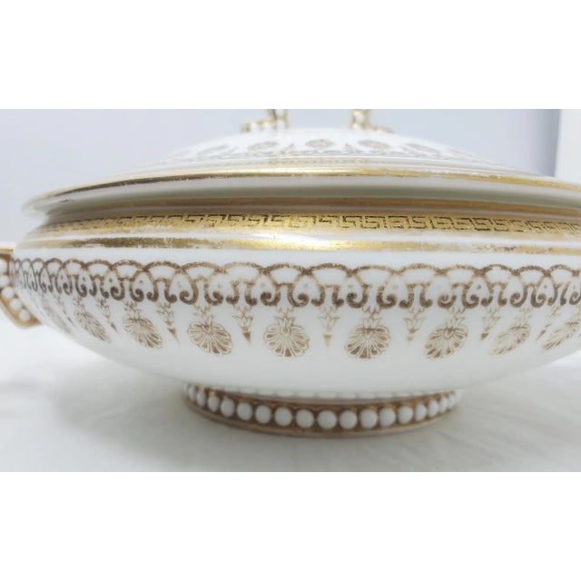 Early 20th Century Antique Royal Cauldon Staffordshire England H1640 Round Covered Vegetable Bowl with Lid For Sale - Image 5 of 10