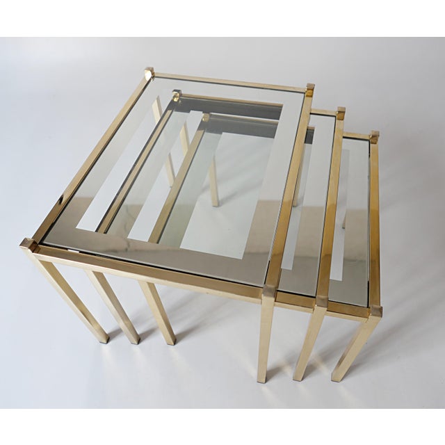 1970s Vintage Nesting Coffee Tables in Gold-Tone Metal and Mirror, 1970s, Set of 3 For Sale - Image 5 of 12