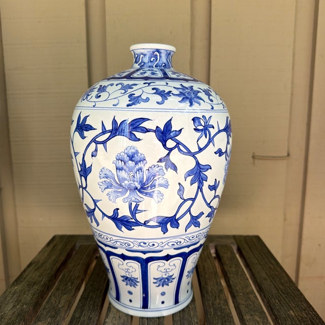 Elegant hand painted mid-century vase chinoiserie peony and vine design Taiwan export