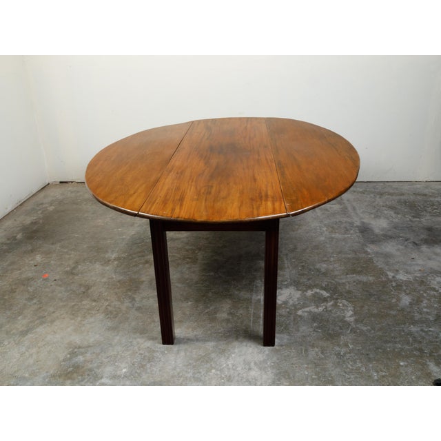Wood 19th Century English Walnut Drop-Leaf Table with Oval Top and Straight Legs For Sale - Image 7 of 12