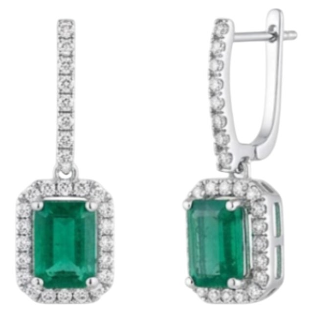 Modern Natural 1.90cts Emerald & 0.72cts Diamond Earring in 14k White Gold For Sale - Image 3 of 8