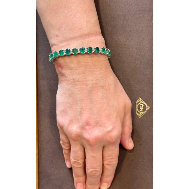 21 Carat Emerald 1.6 Carat Diamond Tennis Bracelet 14 Karat White Gold For Sale - Image 14 of 18