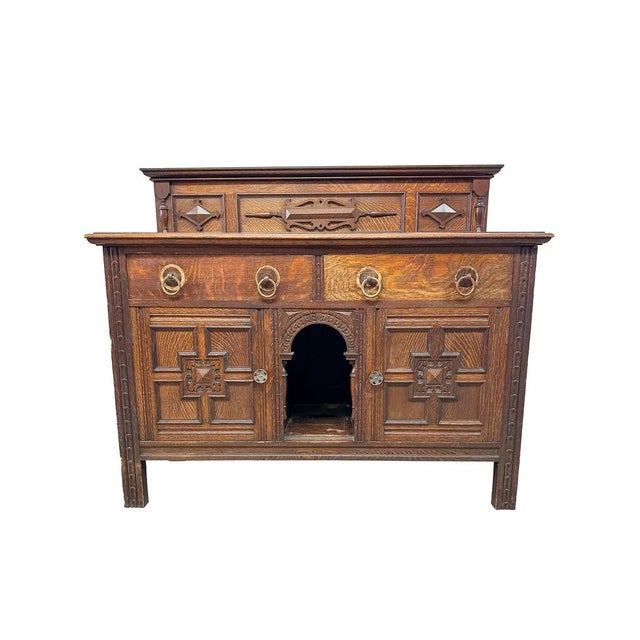 Antique oak sideboard, dating from the early 20th century. Features carvings throughout and a stunning quarter sawn oak...