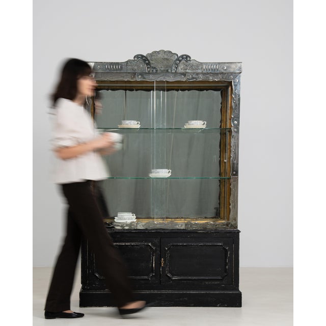 Italian Venetian Vitrine For Sale - Image 3 of 8