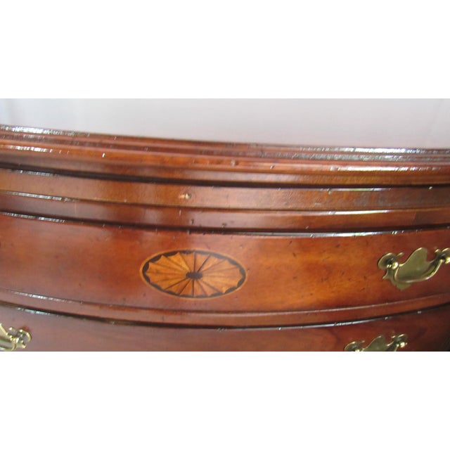 1980s Lexington Mahogany Bachelors Chest Federal Server Bowfront Rustic For Sale - Image 6 of 9