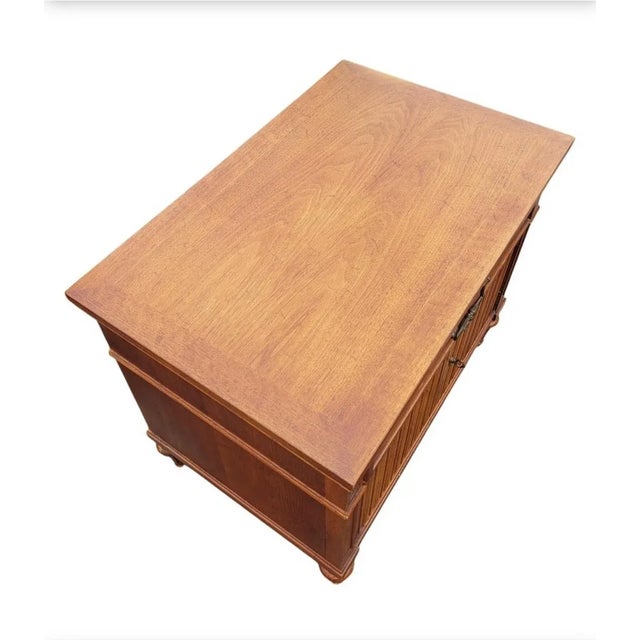 Mid-Century Henredon Custom Folio One Walnut Nightstands Bedside Tables , a Pair For Sale - Image 11 of 12